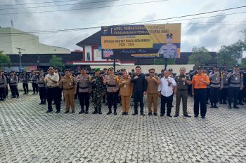 Apel pergeseran pasukan PAM Pemilu, Polresta Pangkalpinang dan Pemkot ikut periksa kondisi dan perlengkapan personil