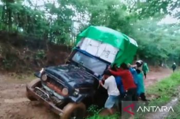 KPU Sumbawa pastikan distribusi logistik Pemilu 2024 di daerah 3T aman