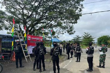 TNI - Polri patroli gabungan di akhir masa tenang di Malinau