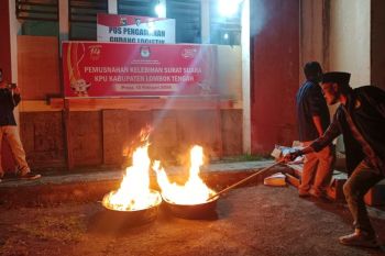 KPU Lombok Tengah bakar ribuan surat suara Pemilu 2024