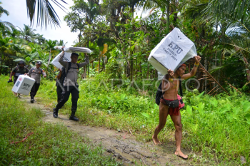 Distribusi logistik Pemilu ke pedalaman Mentawai