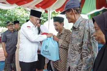 Apriyadi sampaikan tali asih kepada keluarga korban kecelakaan speedboat