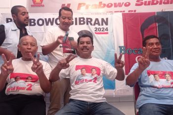 "Bocahe Gibran" cukur gundul sambut kemenangan satu putaran