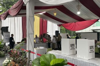 Presiden dan Ibu Negara gunakan hak pilih di TPS 10 Gambir Jakarta Pusat