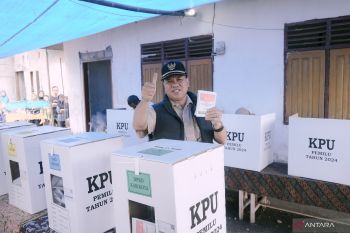 Bupati Kuansing nyoblos di TPS 01 Inuman,  ini pesannya
