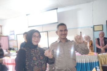 Wali Kota Tarakan Beserta Keluarganya Mencoblos di TPS 16