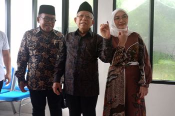 Wapres dan istri pamer jari kelingking usai gunakan hak pilih