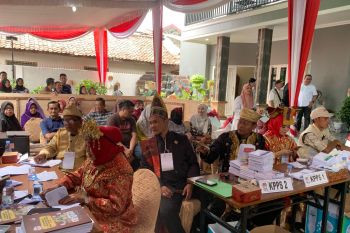 KPPS 26 Kalidoni Palembang kenakan pakaian adat nusantara