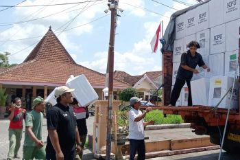 Petugas Pemilu 2024 sakit, berobat gratis