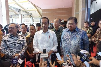 Presiden Jokowi bertemu Prabowo-Gibran pada malam hari usai pencoblosan