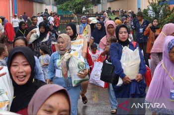 Pemkab Bekasi gelar operasi distributor beras stabilkan harga