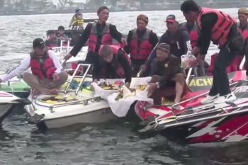 Pemkab Magetan larung sesaji Sarangan secara sederhana