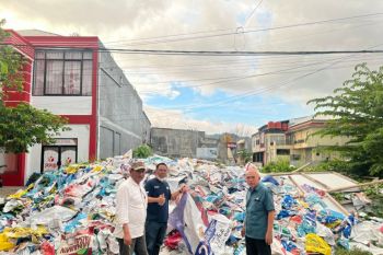 DLH Sulbar koordinasi Bawaslu soal penanganan berton-ton sampah APK
