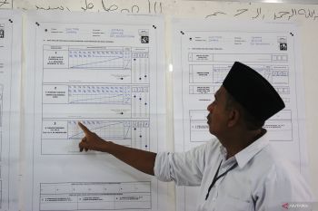 Perhitungan suara di TPS Jombang