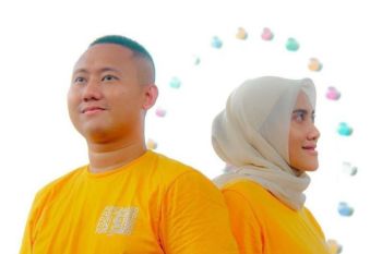 Pasangan suami istri ubah sampah pemilu jadi kerajinan tangan