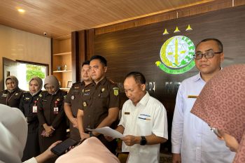 DJP Sulsebartra serahkan tersangka penggelapan pajak ke Kejari Maros