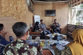 Imigrasi Ranai lakukan sosialisasi layanan E-Paspor bersama RRI Ranai