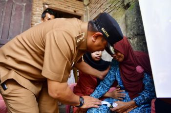 Penjabat Gubernur Sulsel silaturahmi ke keluarga petugas KPPS yang wafat
