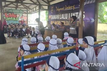 Polda Sultra edukasi dini murid TK tentang rambu lalu lintas