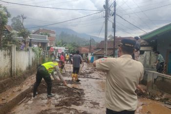 Banjir di Cisurupan Garut akibat penyumbatan drainase