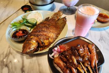 Merasakan Sate Khas Senayan di Surabaya
