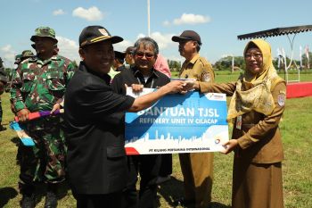 Kilang Cilacap serahkan perangkat komputer untuk desa sasaran TMMD