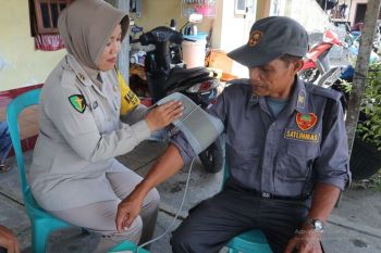 Sidokkes Polres Bantul memberi pelayanan kesehatan petugas TPS PSU