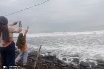 Gelombang tinggi di perairan Banten, BMKG imbau nelayan untuk hati-hati saat melaut