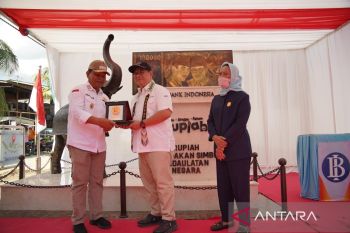 Tugu Rupiah Berdaulat Didirikan di Perbatasan Indonesia - Malaysia