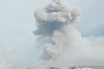 Terjadi empat letusan dalam waktu satu menit, Marapi erupsi tujuh kali dalam sehari