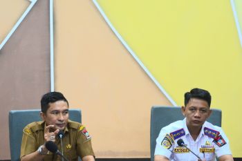 Terima Demo Trans Padang, Ekos Albar : Pelayanan Publik Tidak Boleh Berhenti, Operator Jangan Sampai Rugi