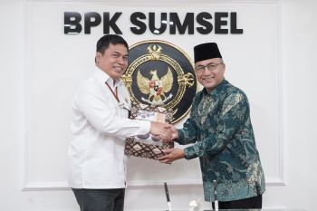 Pertama di Sumsel, Pj Bupati Muba Apriyadi serahkan LKPD tahun 2023