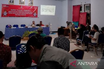 Polisi Biak siagakan personel pengamanan pleno penghitungan suara PPD