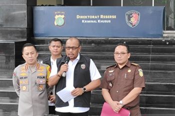 YA tak akui adegan cek lokasi CCTV di kolam renang