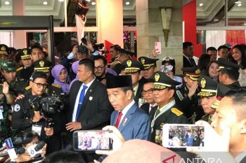 Jokowi tanggapi isu kenaikan harga beras