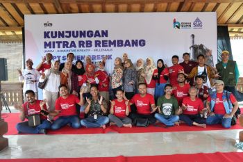 UMKM, kreator konten, &amp; milenials belajar industri hijau ke Semen Gresik