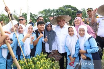 Pj.Gubernur Sultra panen hortikultura hasil tanaman siswa di Konawe