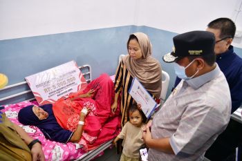 Pj gubernur Sulsel salurkan langsung bantuan kepada korban longsor Luwu