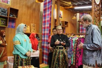 Pemkab Wajo memperkenalkan produk UMKM di pameran terbesar Asia Tenggara