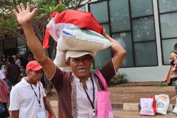 To the poor, rice aid offers a measure of relief&nbsp;