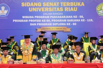 Lepas 2.069 wisudawan, Rektor Unri: Ini babak baru penuh tantangan