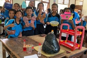 Pelajar SMP di Singaraja-Bali daur ulang sampah wujud cinta lingkungan