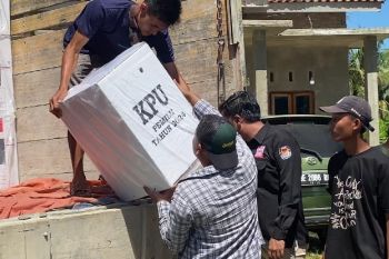 Distribusi logistik Pemilu 2024 ke Pesisir Barat Lampung