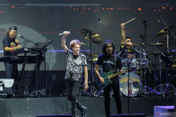 Simak lagi warta soal konser God Bless, hadiah untuk Bobby si kucing