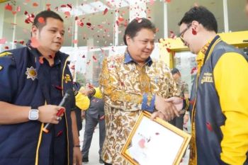 DPP AMPI berikan piagam Kesatria Aswattha Jaya kepada Airlangga Hartarto