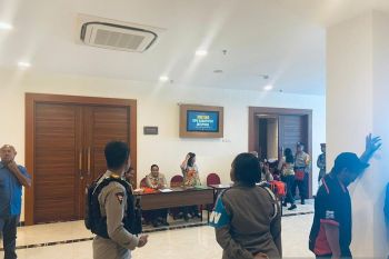 Polres siagakan 100 personel kawal pleno KPU Kabupaten Jayapura