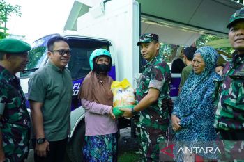 Kodam XIV/Hasanuddin gandeng Bulog gelar operasi pasar pangan murah