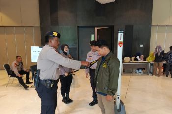Puluhan personel Polresta Bandarlampung amankan rekap suara