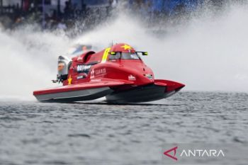Jonas Andersson raih poin sempurna dalam Race 1 F1 Poweboat di Danau Toba