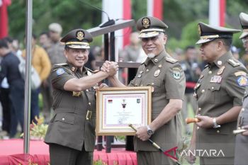 Gubernur Sumbar terima penghargaan dari Mendagri